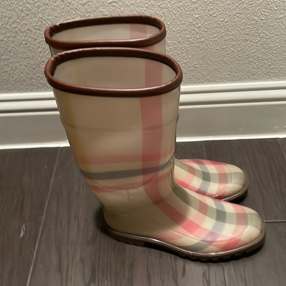 Burberry rubber boots